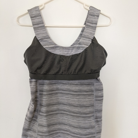 Lululemon Scoop Neck and Back Tank, Gray, Size 10 - Picture 4 of 5